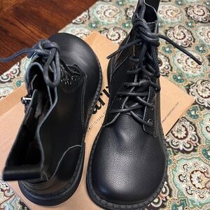 Dwarves wide toe handmade soft leather boot